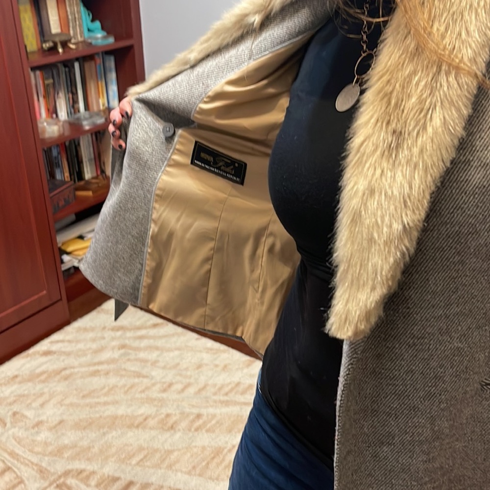 Banana Republic woven wool blazer with removable faux fur colar! petite 4 - Picture 7 of 7